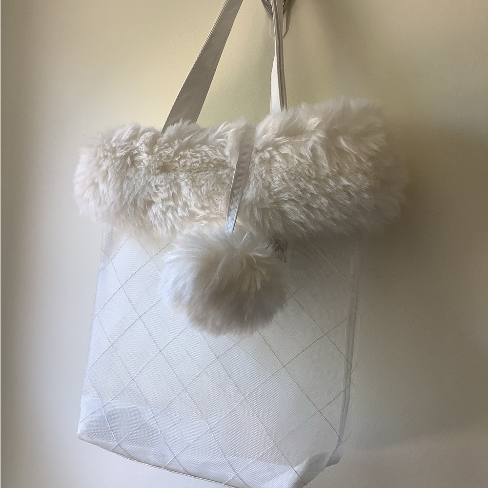 Snowy white Pom, Pom Small Tote